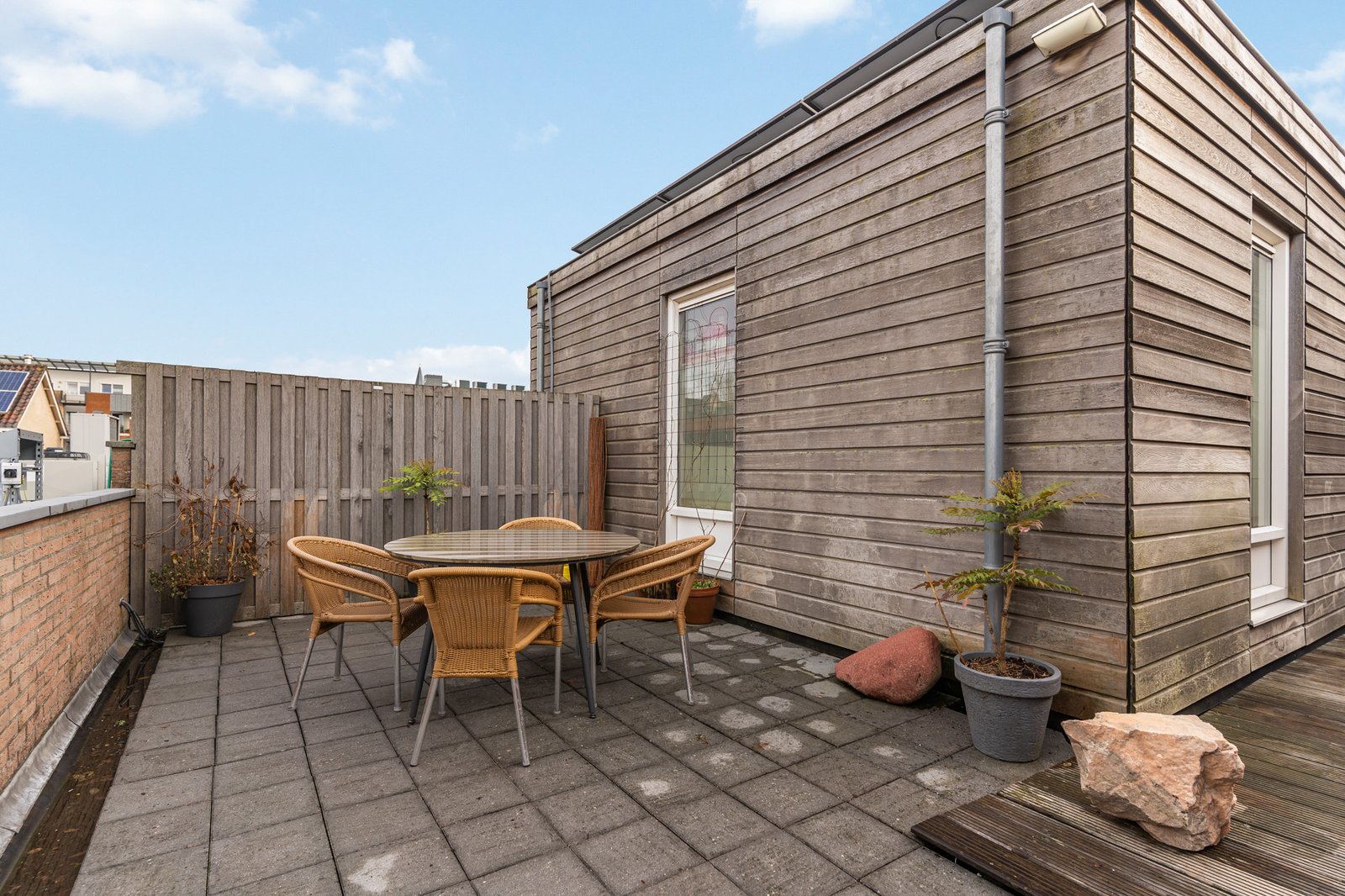 Appartement de Burgemeester in Castricum. Verhuurt door Holiday Housing. Foto: terras